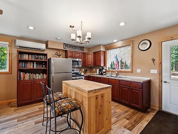 4th image of 3010 Sundberg Rd