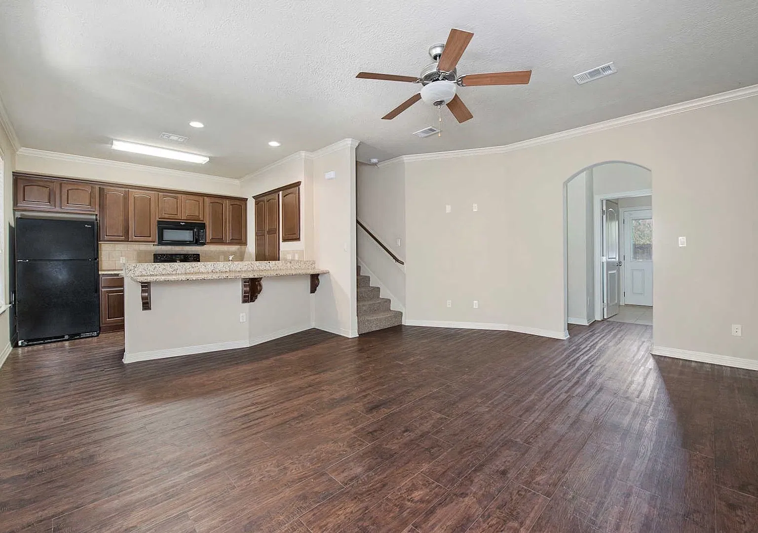 August 2027 Pre - Lease! Spacious 3 Bed, 3.5 Bath Condo!! — Photo 4