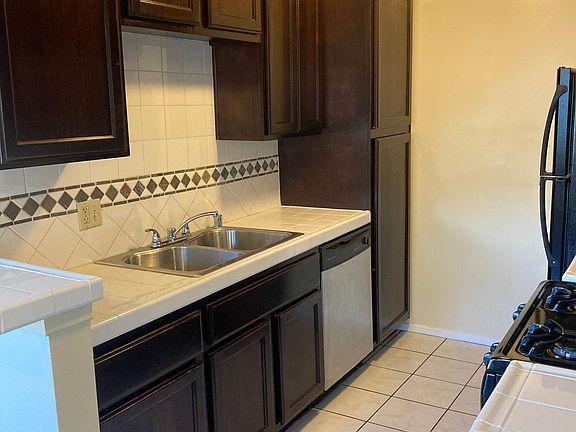 4th image of 3318 S Canfield Ave #12