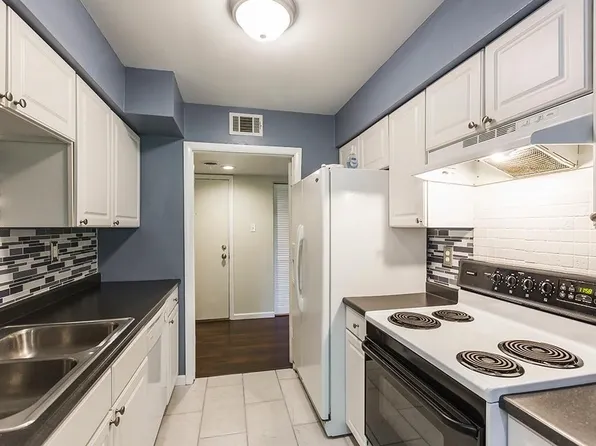 750 Shaker Dr APT 411, Lexington, KY 40504