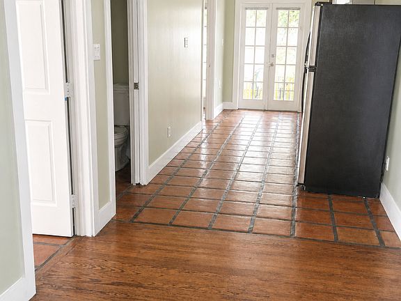4th image of 626 Olivia St