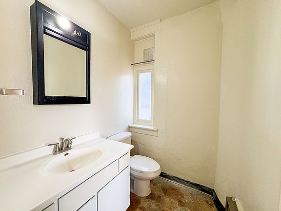 5th image of 915 Grand Ave #2
