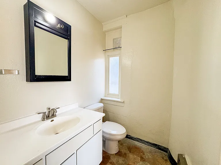 915 Grand Ave #2 — Photo 5