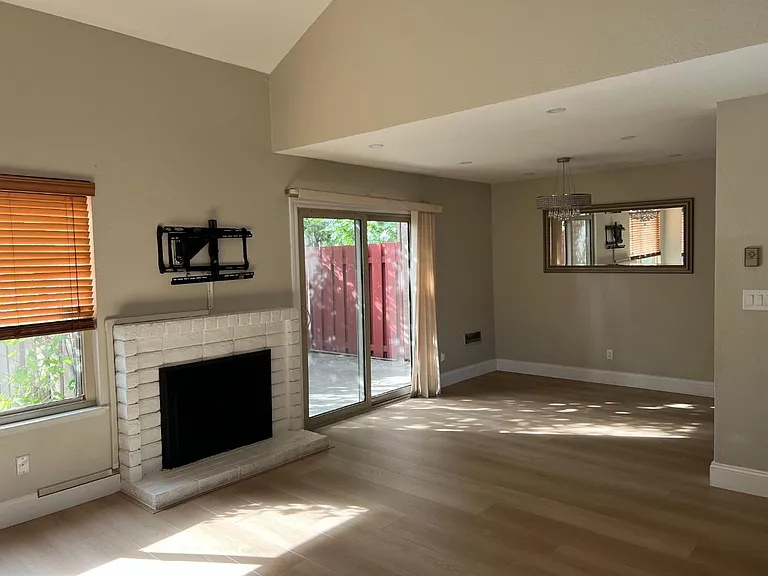 2598 Knightsbridge Ln — Photo 27