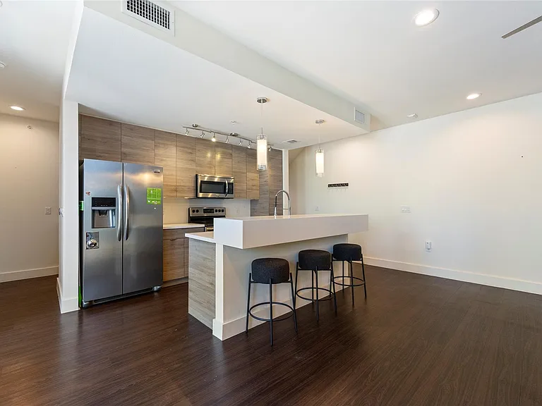 604 N Bluff Dr #225 — Photo 3
