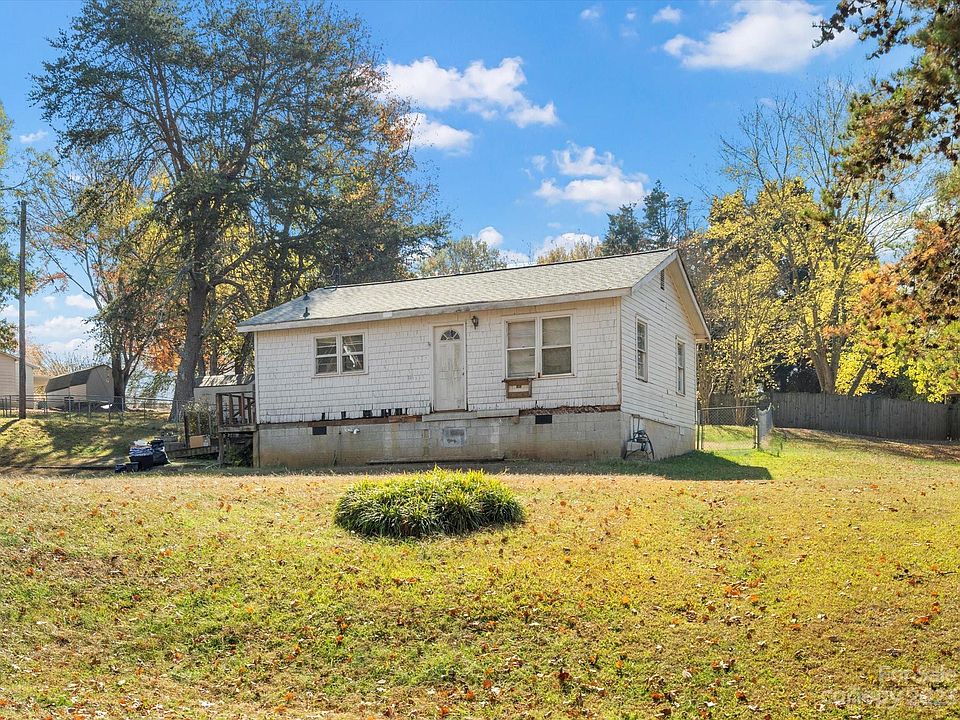 1st image of 404 Dover Dr