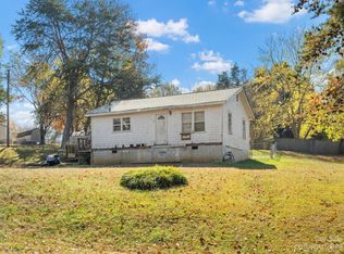 404 Dover Dr, Bessemer City, NC 28016