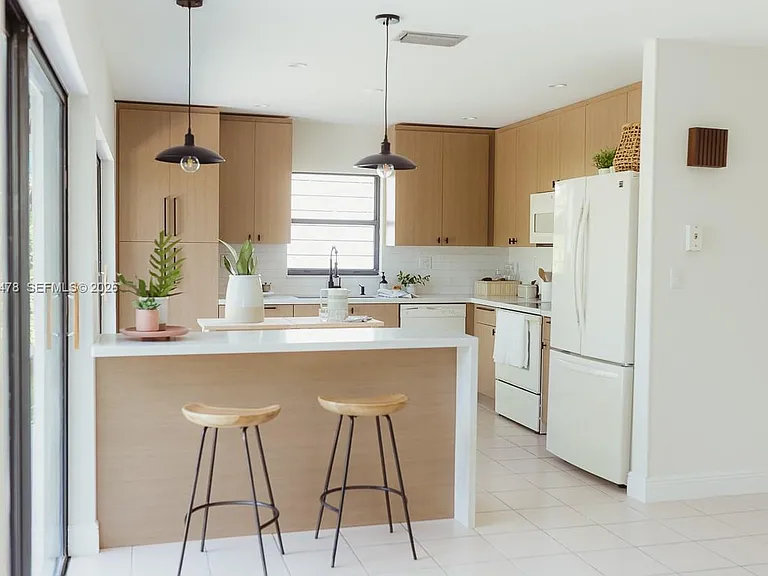 9400 SW 103rd Ave — Photo 3