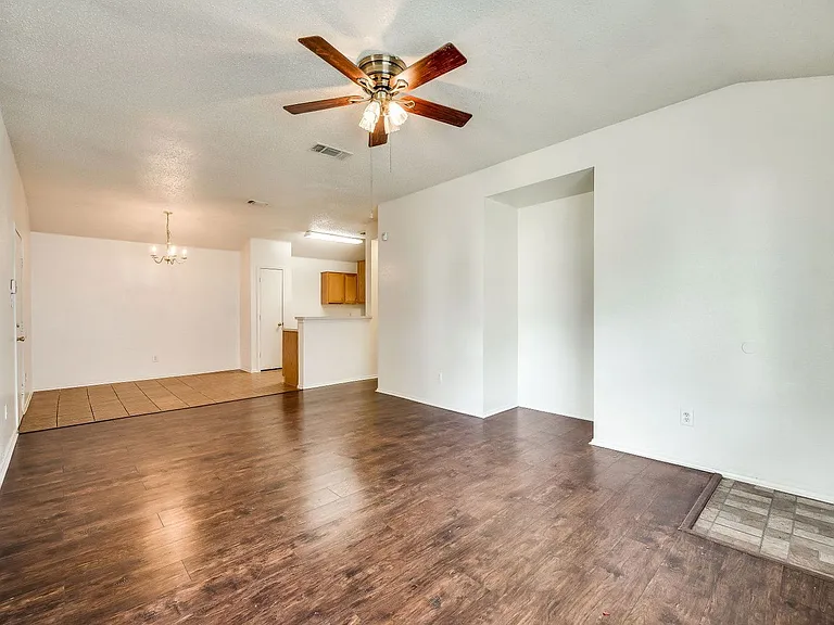 10340 Blackjack Oaks Dr — Photo 4