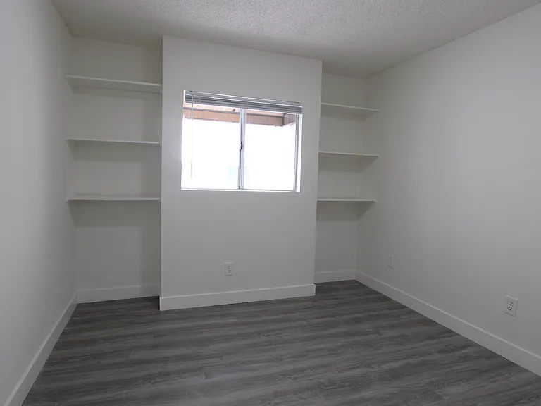 328 E Providencia Ave — Photo 17