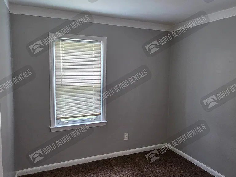 20252 Roscommon St — Photo 14