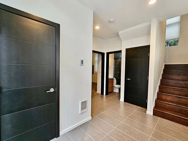 2024 NW 62nd St #A — Photo 3