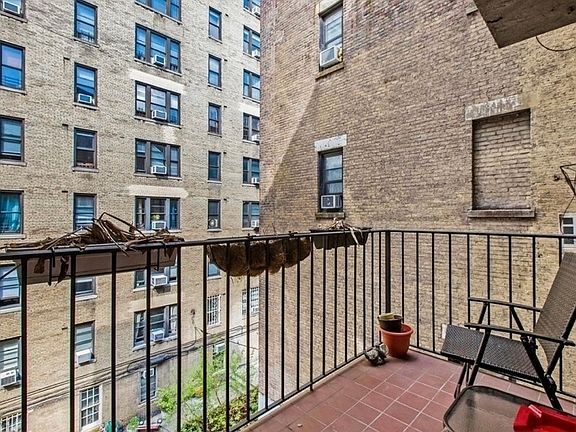 2nd image of 41 W 85th St #2BB