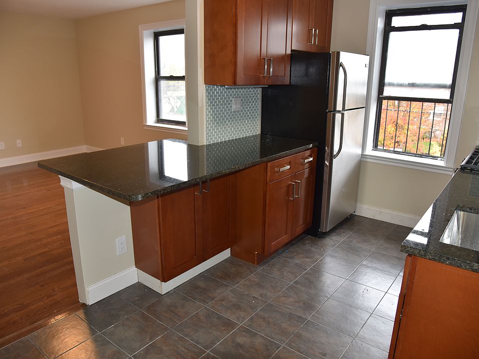 1st image of 2038 31st St APT B3