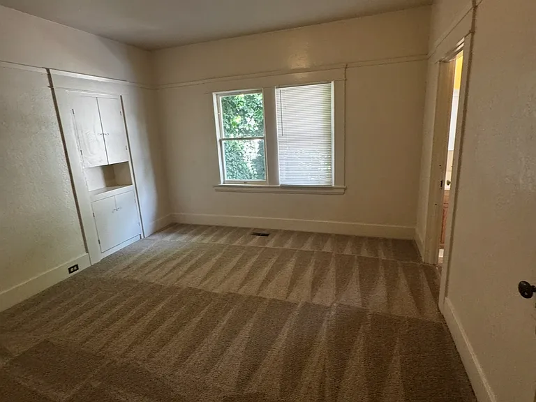 837 N Madison St — Photo 10
