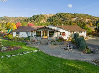 379 Osage Dr, Roseburg, OR 97471