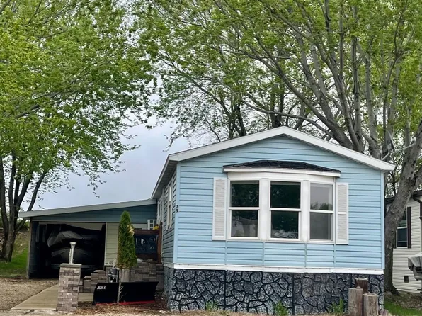 806 28th St #79, Milford, IA 51351