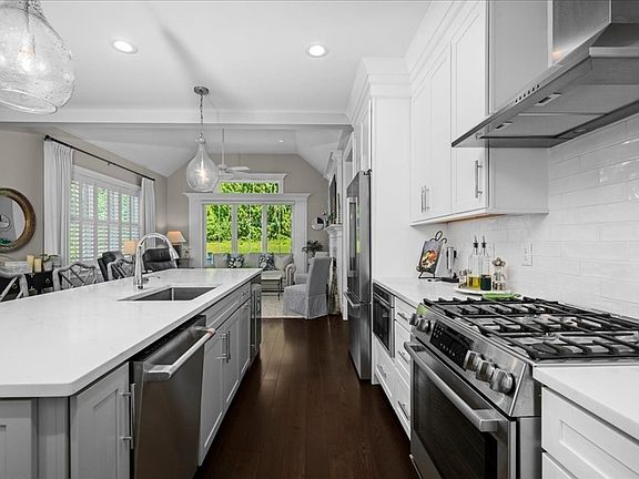 5th image of 32 Hawk Ln #48