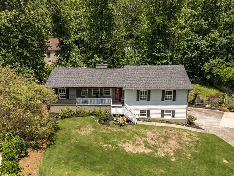 2795 Bentwood Dr — Photo 4