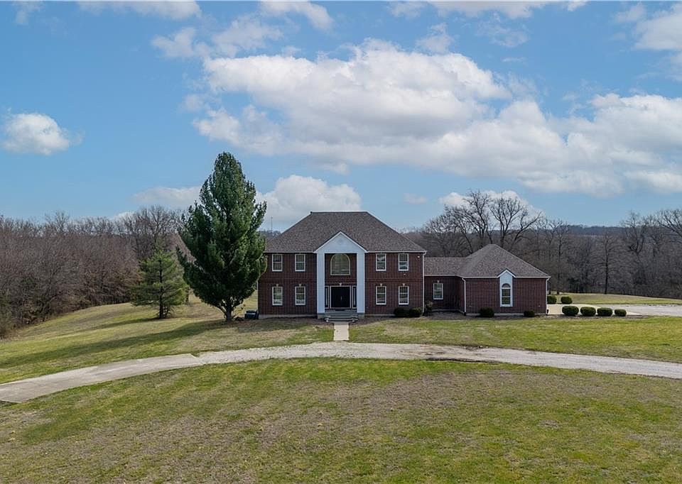 1st image of 471 SE 201st Rd