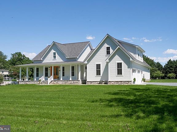 4th image of 205 River Rd