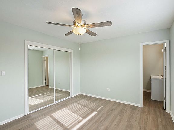 5th image of 1214 N Pierce St #542