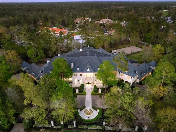 88 W Grand Regency Cir, The Woodlands, TX 77382