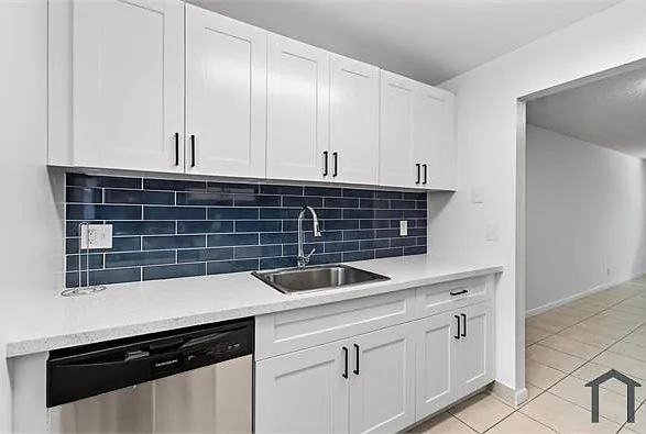 2 bed, 800 sqft, $2,500 — Photo 2