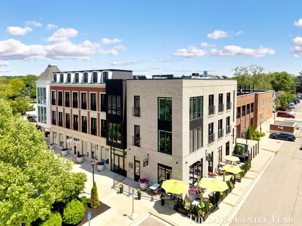 110 W Savidge St #203, Spring Lake, MI 49456