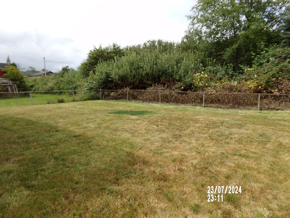 2nd image of 1215 Harding Rd