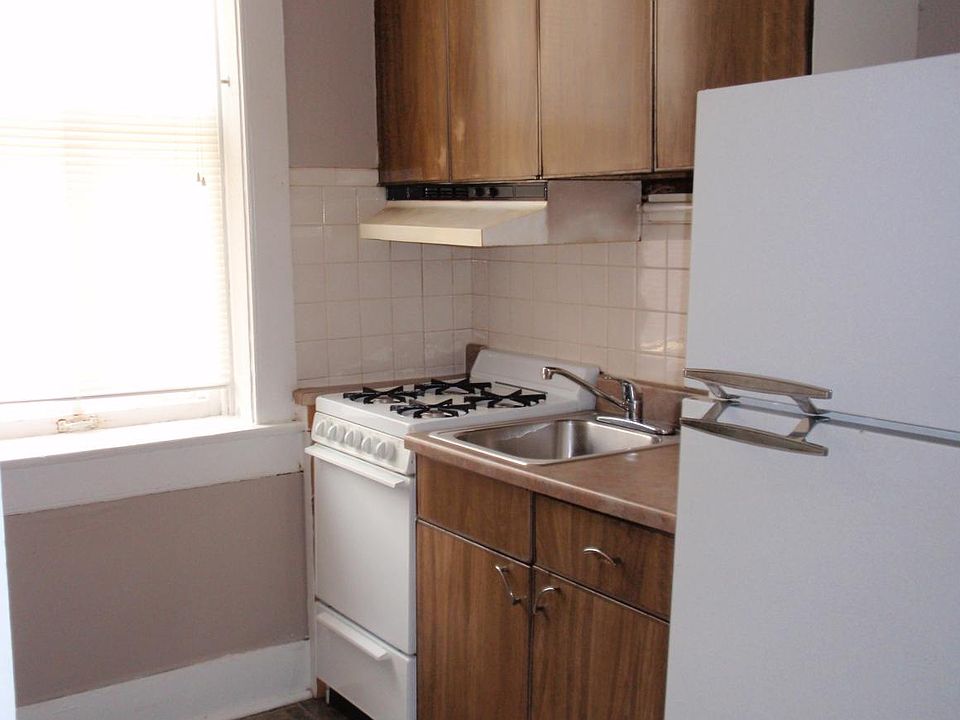 2nd image of 427 E A St APT 5