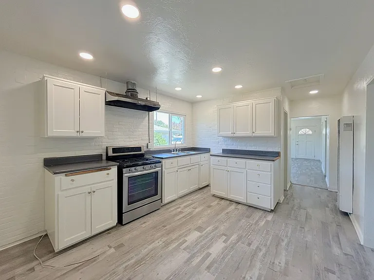 1115 Herald St — Photo 6