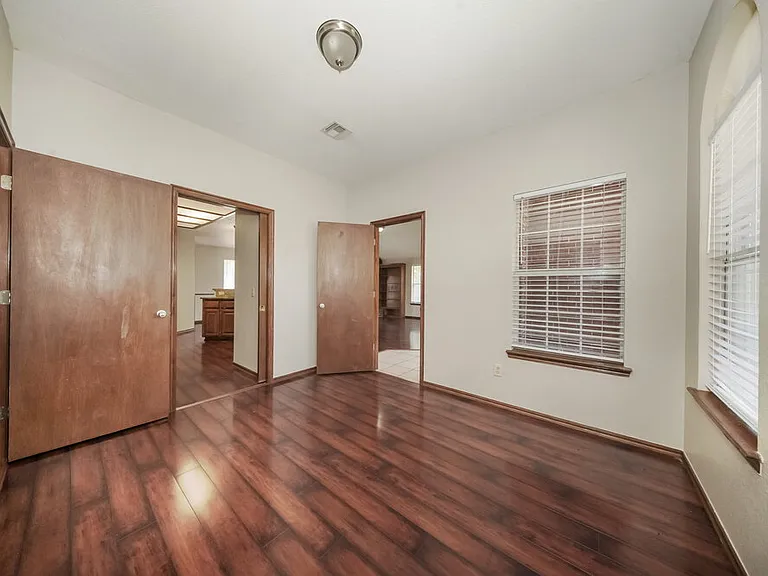 329 Ridge Bluff Dr — Photo 14