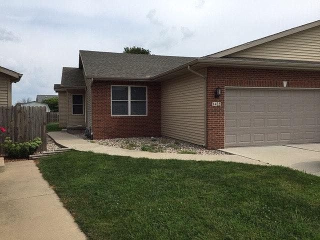 2nd image of 1422 School House Ln