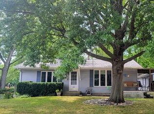 619 Castleton Dr, Champaign, IL 61821