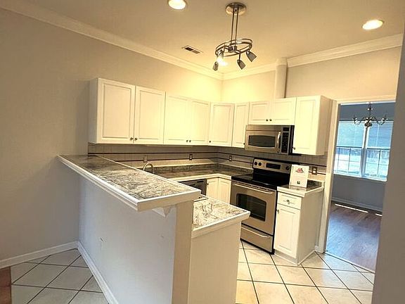 4th image of 829 Ruffin St