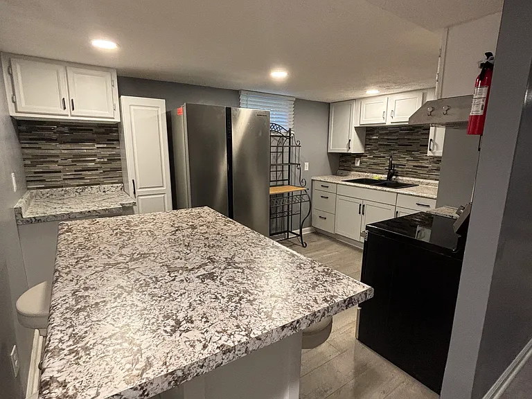 1717 Chester Rd #5 — Photo 3