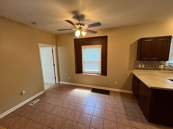 4th image of 4110 Flora Ave