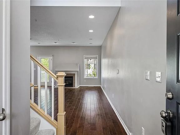 5th image of 15578 Crabapple Ln