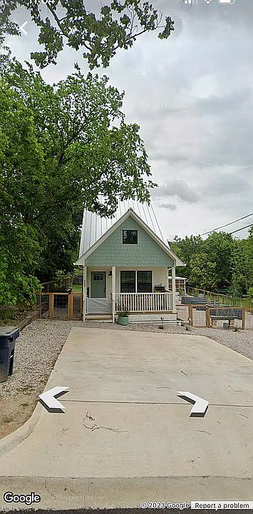 2nd image of 303 Hampshire Dr