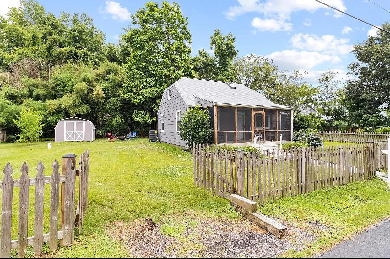 4921 Olive St — Photo 4