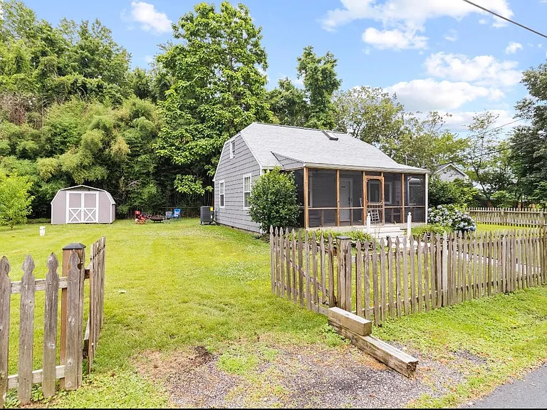 4921 Olive St — Photo 4