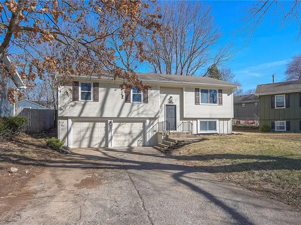 1704 S Taylor Cir, Olathe, KS 66062