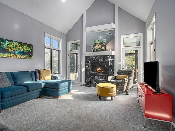 4th image of 15750 Clarendon Hills Dr