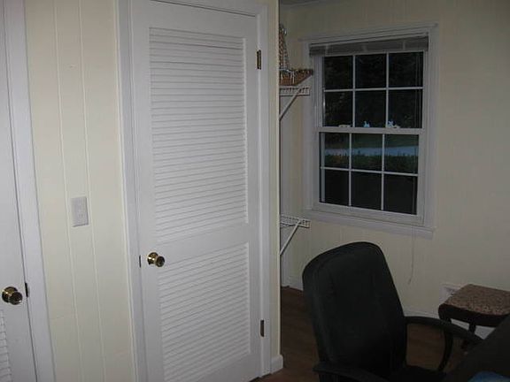 4th image of 15 Glen Oaks Dr