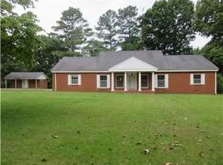 9015 Woodmont Dr, Tuscumbia, AL 35674