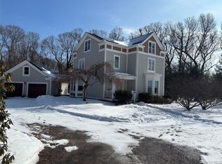 385 Grissom Ln, Southold, NY 11971