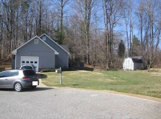 6 Stonehouse Ct, Greensboro, NC 27455