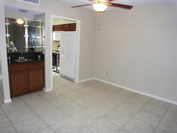 3rd image of 946 Memorial Village Dr #31