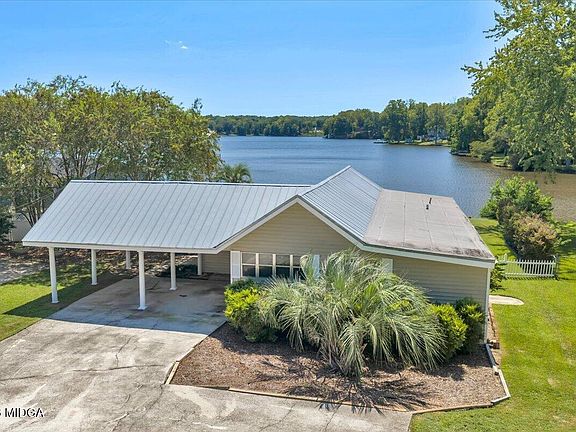 5th image of 363 Edgewater Dr